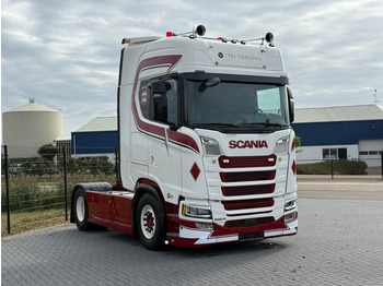 وحدة جر SCANIA S 500