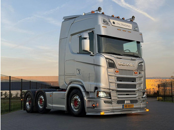 وحدة جر SCANIA S 520