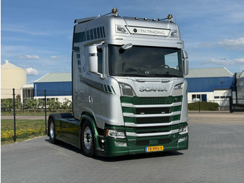 وحدة جر SCANIA S 650