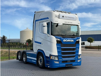 وحدة جر SCANIA S 650 V8