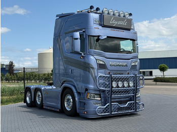 وحدة جر SCANIA S 650