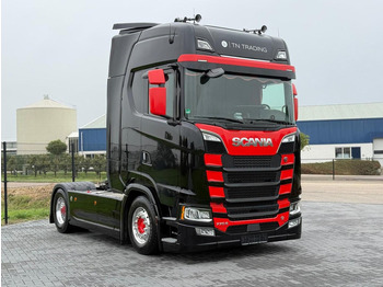وحدة جر SCANIA S 770