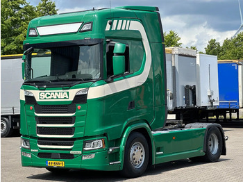 وحدة جر SCANIA S 450