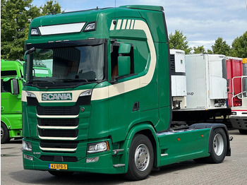 وحدة جر SCANIA S 450