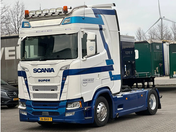 وحدة جر SCANIA S 500