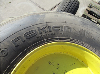 عجلات - جرار صغير John Deere 5515V NOKIAN 550/60R22.5 + Voor Banden + Velg: صورة 4