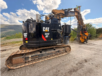 حفارة CATERPILLAR 325FL