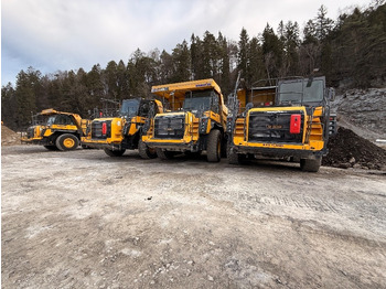 شاحنة قلاب صلبة KOMATSU HD405