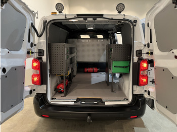 Peugeot e-Expert EV L2 75 kWh Servicebus / Inrichting / 100% Elektrisch / Airco / 220V. / Trekhaak / Camera / Cruise Control / Navigatie / CarPlay / 3-Zits / 1.900 KM !! Peugeot e-Expert EV L2 75 kWh Servicebus / Inrichting / 100% Elektrisch / Airco / 220V. / Trekhaak / Camera / Cruise Control / Navigatie / CarPlay / 3-Zits / 1.900 KM !!: صورة 4