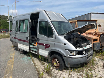 حافلة صغيرة IVECO Daily