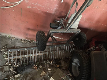 آلة تيبيس العشب/ آلة جمع العشب