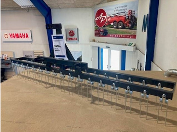 آلة تيبيس العشب/ آلة جمع العشب