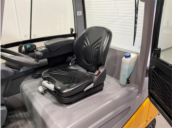 رافعة شوكية كهربائية Jungheinrich EFG 425: صورة 5