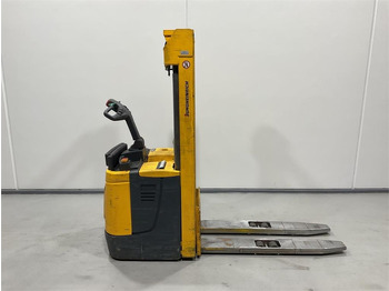 آلة التكديس JUNGHEINRICH