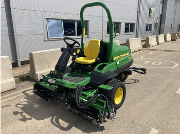 جزازة أعشاب الحدائق JOHN DEERE 7200