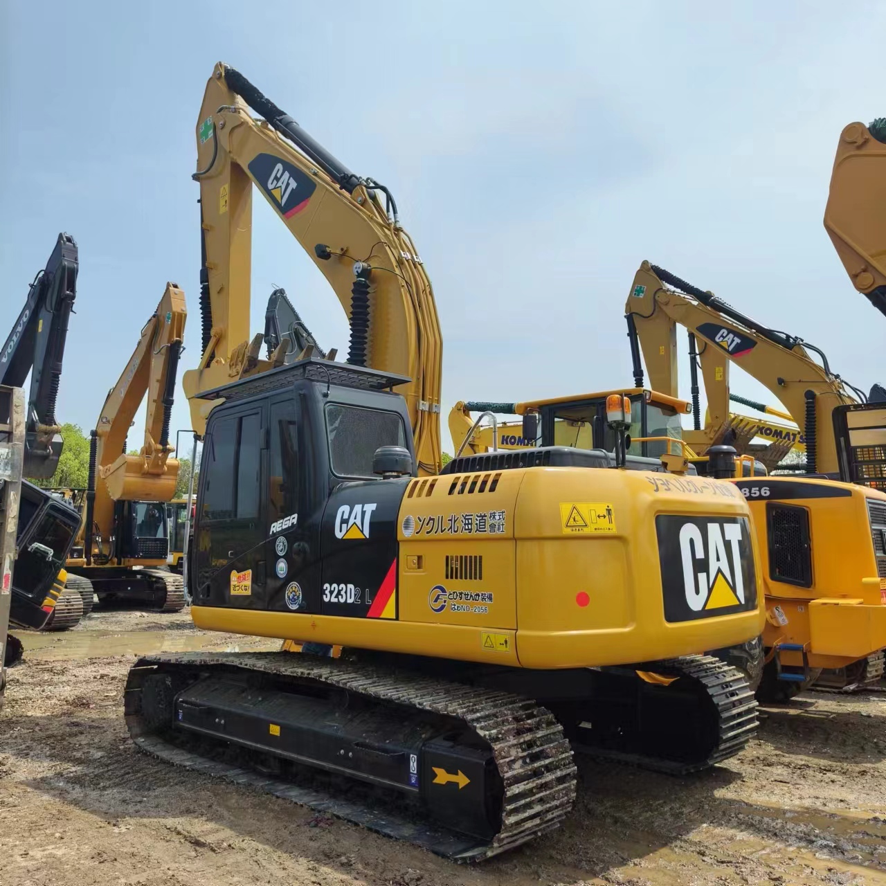 حفار زحاف CATERPILLAR 323