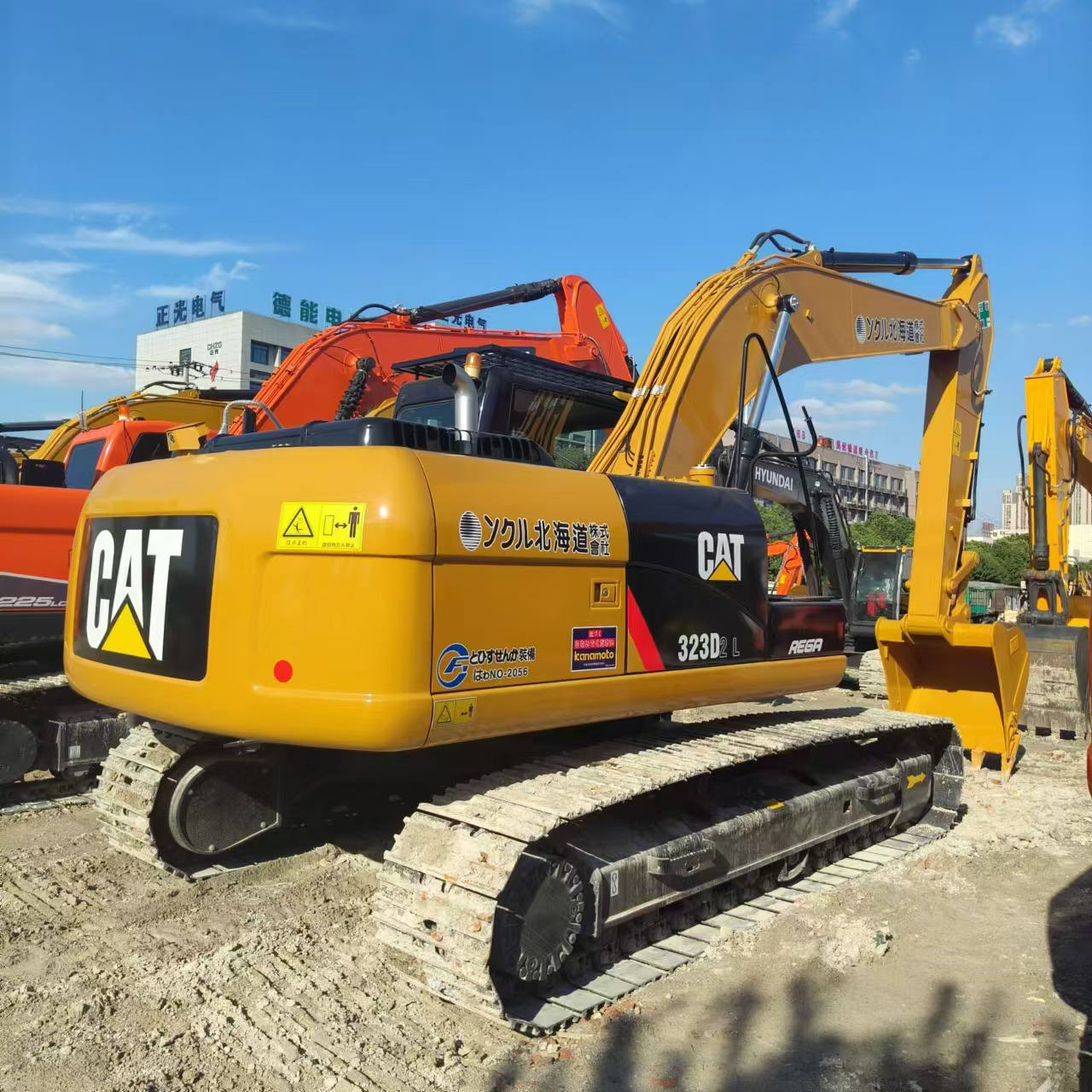 حفار زحاف CATERPILLAR 323D