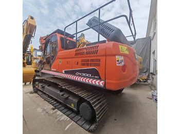 حفار زحاف DOOSAN DX300
