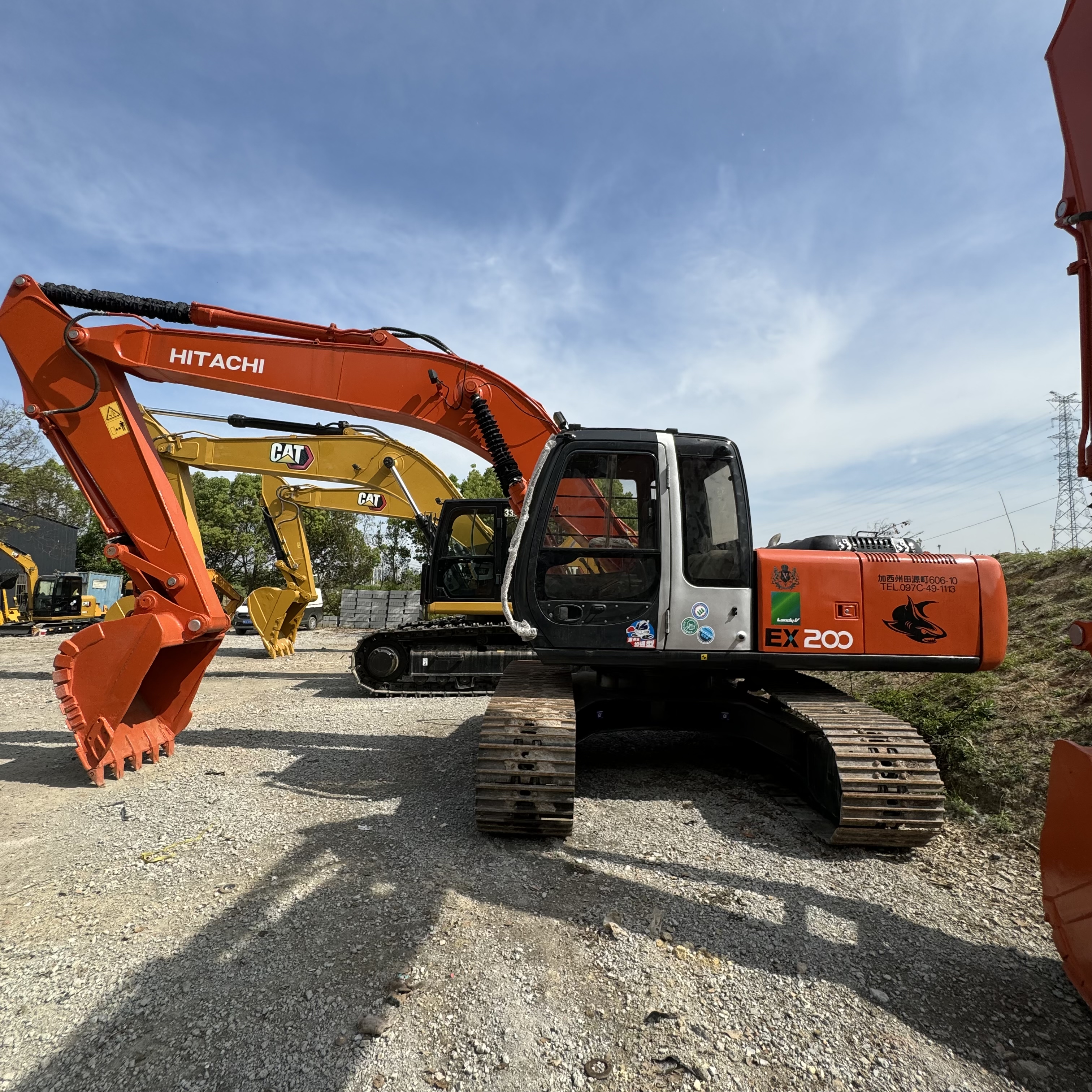 حفار زحاف HITACHI ZX200