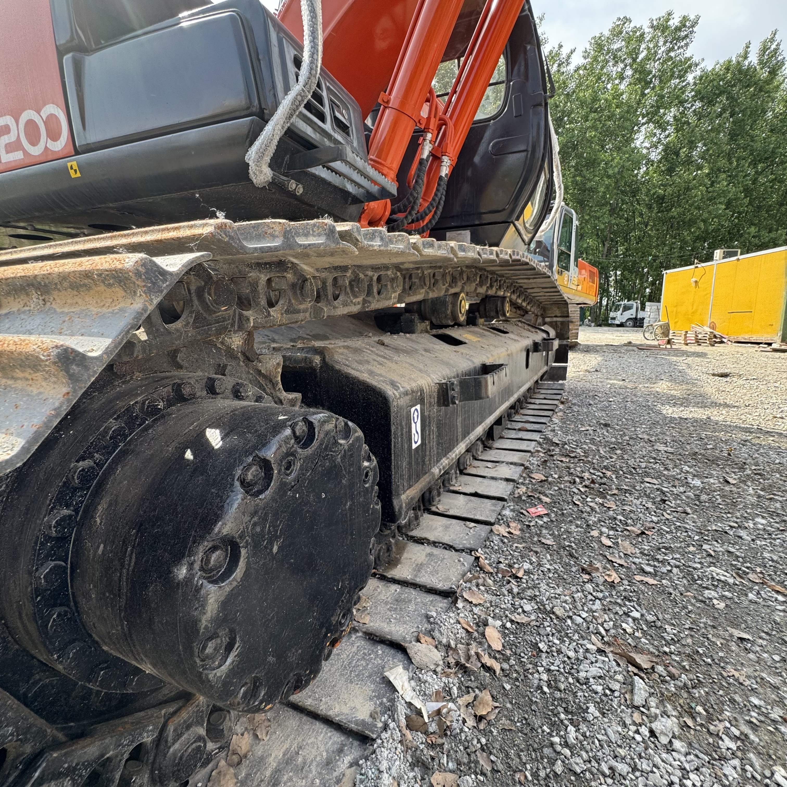 حفار زحاف HITACHI ZX200: صورة 5