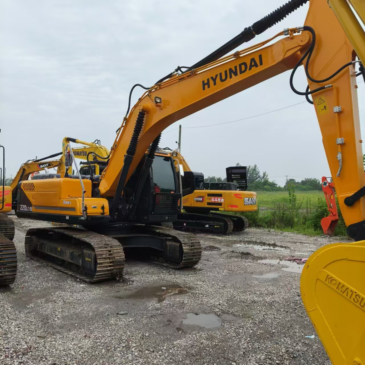 حفار زحاف HYUNDAI R220LC-9S: صورة 3