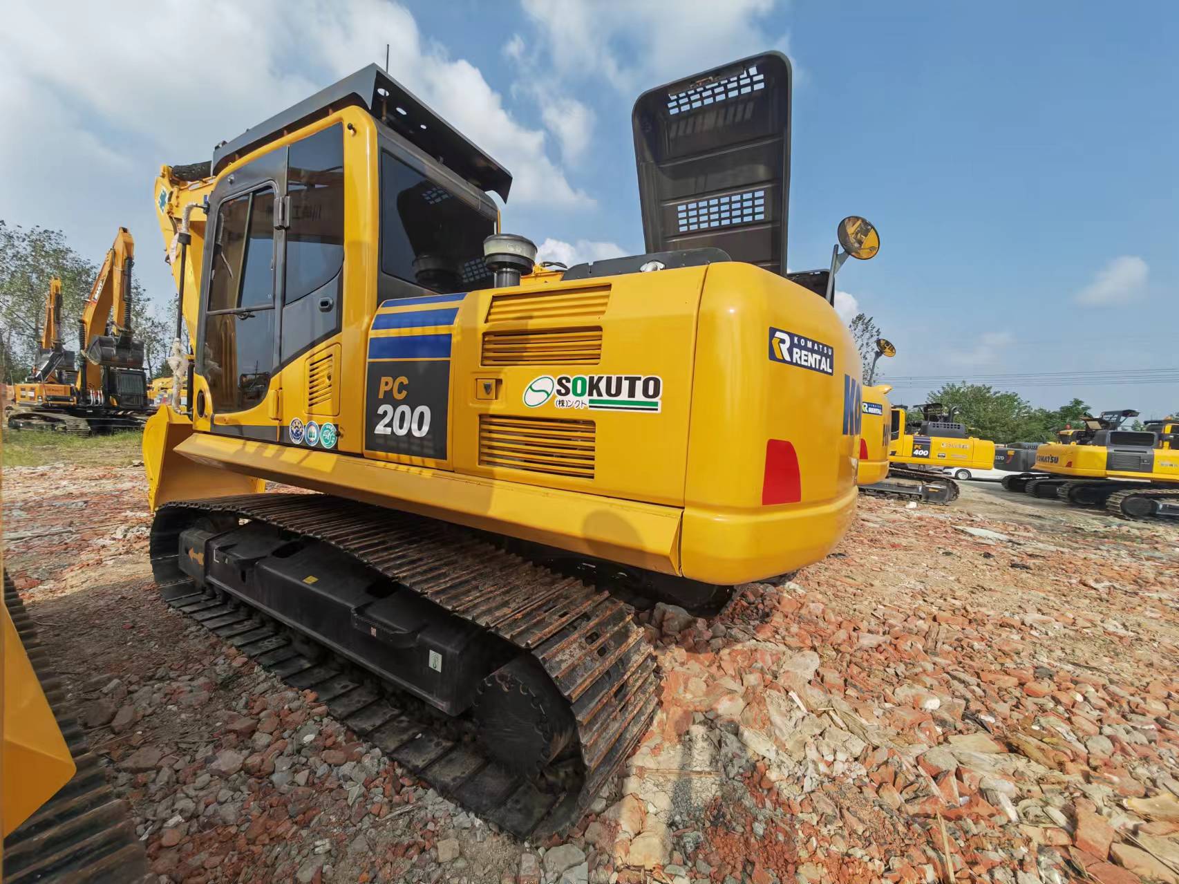 حفار زحاف KOMATSU PC200