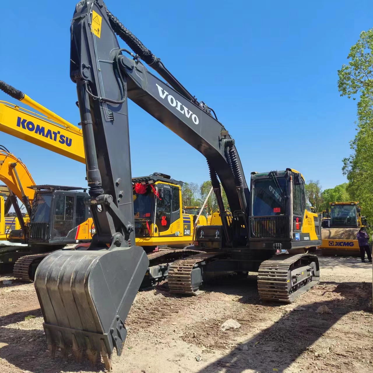 حفار زحاف VOLVO EC210