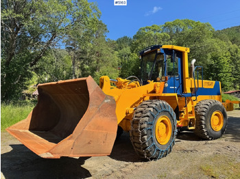 اللودر بعجل KOMATSU WA420