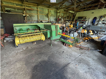 معدات تيبيس التبن JOHN DEERE