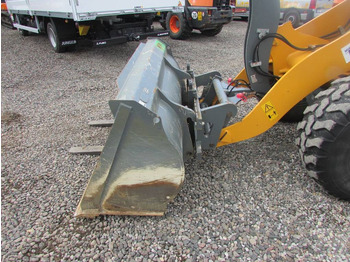 اللودر بعجل Liebherr L 506 Compact Radlader L506 40.000 EUR: صورة 3