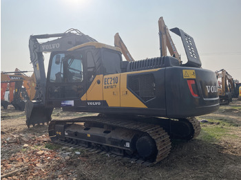 حفار زحاف VOLVO EC210