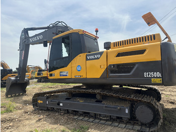 حفار زحاف VOLVO EC250