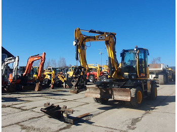 حفارة دولاب JCB