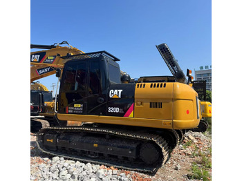 حفار زحاف CATERPILLAR 320D2