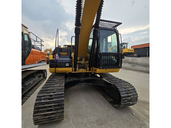 حفار زحاف CATERPILLAR 320DL