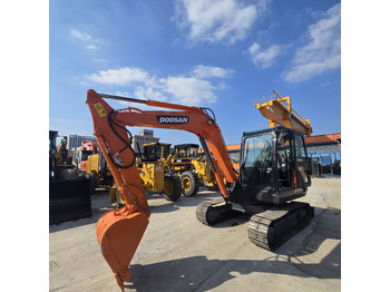 حفارة مُصَّغرة DOOSAN DX60