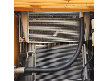 حفار زحاف HYUNDAI R210