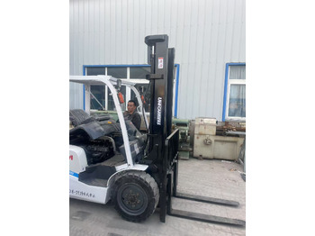 رافعة شوكية ديزل TCM FD30: صورة 5 رافعة شوكية ديزل TCM FD30: صورة 5