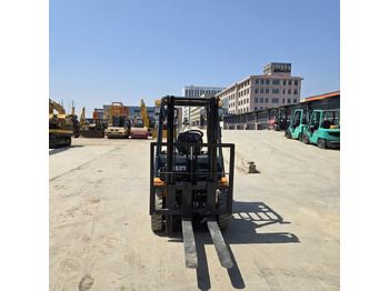 رافعة شوكية ديزل Toyota FD30: صورة 2