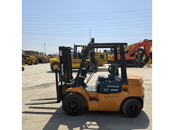 رافعة شوكية ديزل Toyota FD30: صورة 3