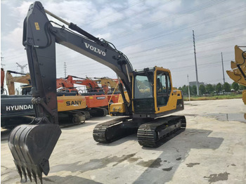حفار زحاف VOLVO EC140DL