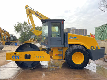 مدحلة ضاغطة XCMG XS143