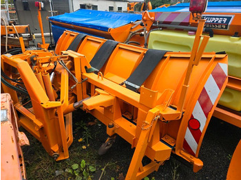 كاسحة ثلوج UNIMOG