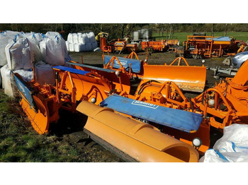 كاسحة ثلوج UNIMOG
