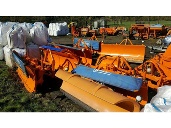 كاسحة ثلوج UNIMOG