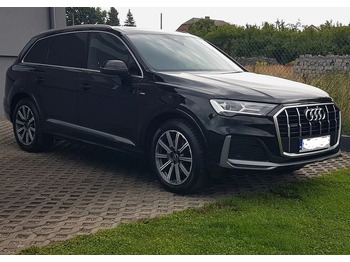 سيارة دفع رباعي AUDI