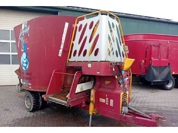 عربة خلط الأعلاف