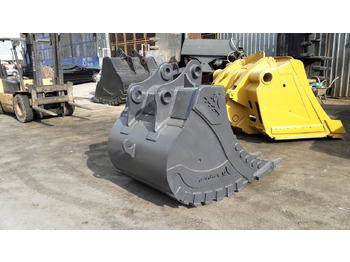 بكت حفار KOMATSU