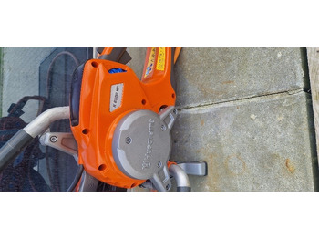 الأدوات والمعدات HUSQVARNA