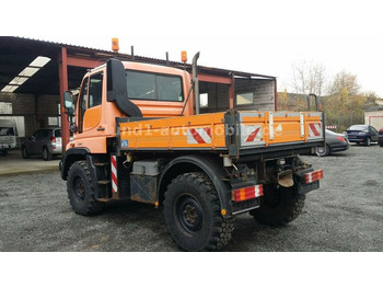 آلية المنفعة/ مركبة خاصة UNIMOG U300